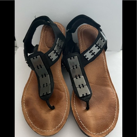 These are black wedges very comfortable like very comfortable. - Picture 1 of 4